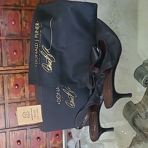 Donald J Pliner Leather Slingback Pumps Sz 8.5 Black
